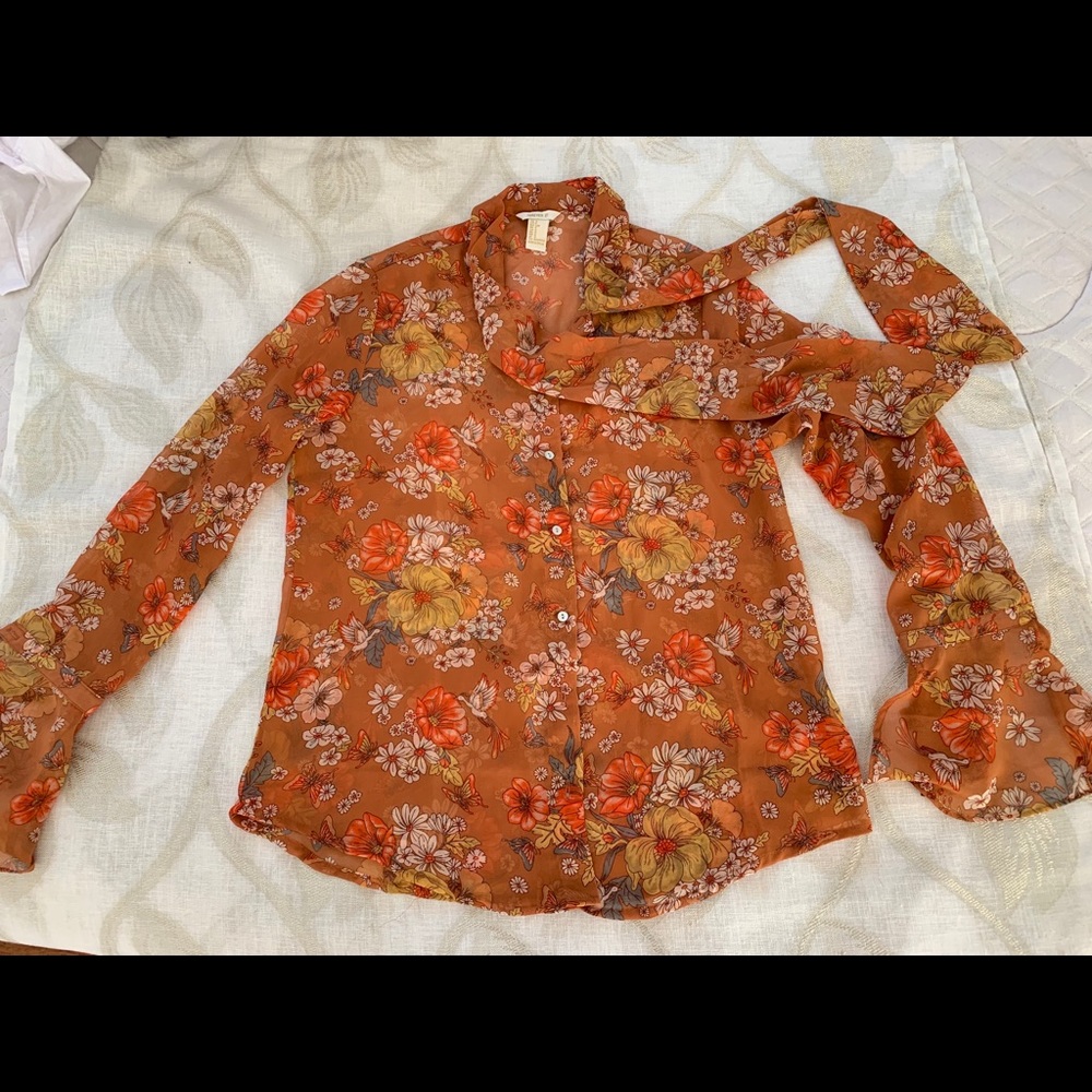 Beautiful pumpkin color shirt